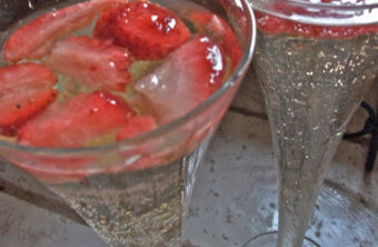 strawberries champagne punch recipe