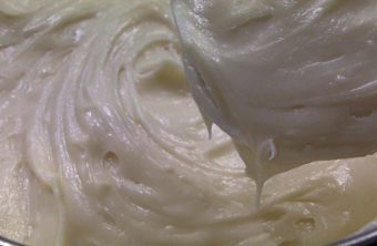 Homemade cream cheese frosting