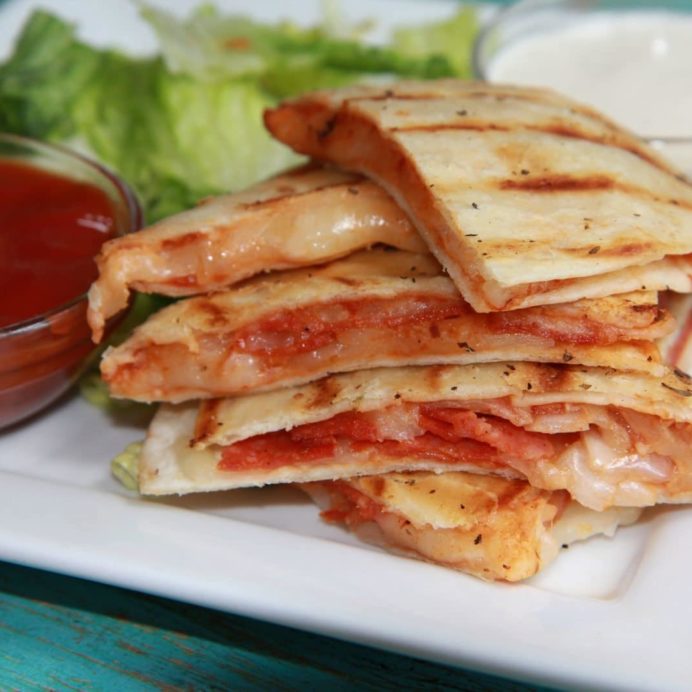 Best Pizza Quesadilla Recipe Cheesy Pizza Quesadilla