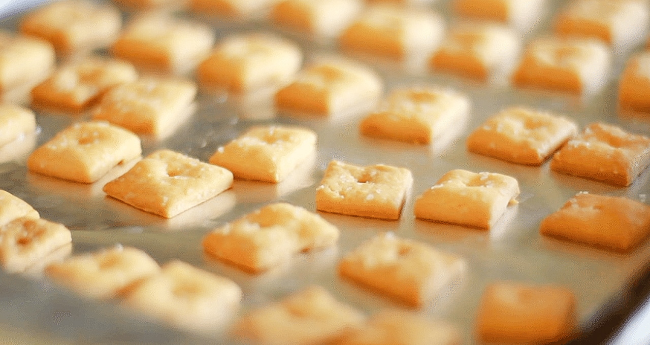 cheese crackers homemade