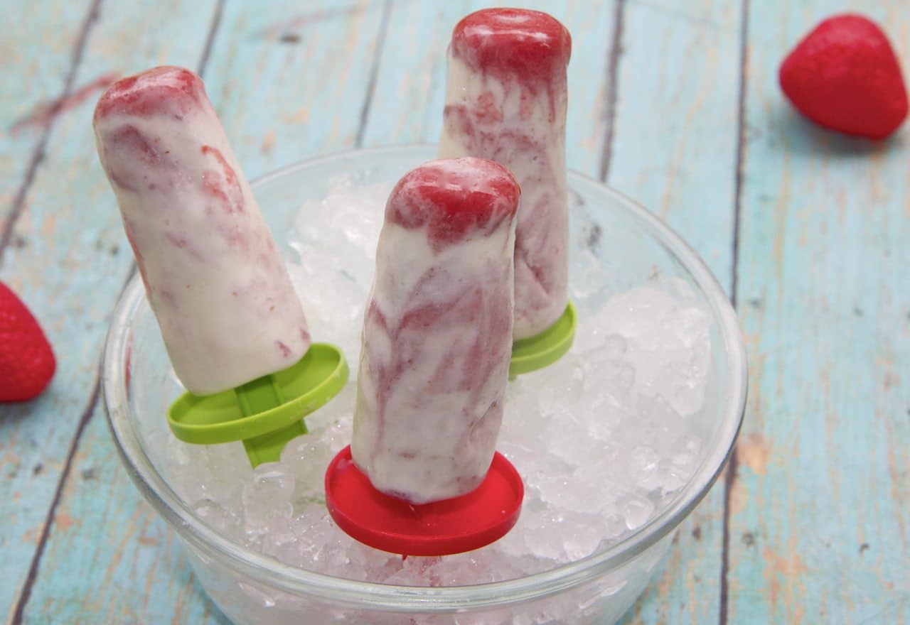 strawberry cheesecake popsicles (creamsicles)