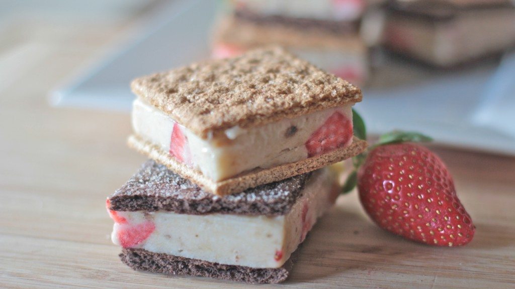 healthy ice cream sandwich recipe (strawberry banana) 1