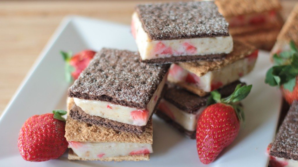 healthy ice cream sandwich recipe (strawberry banana)