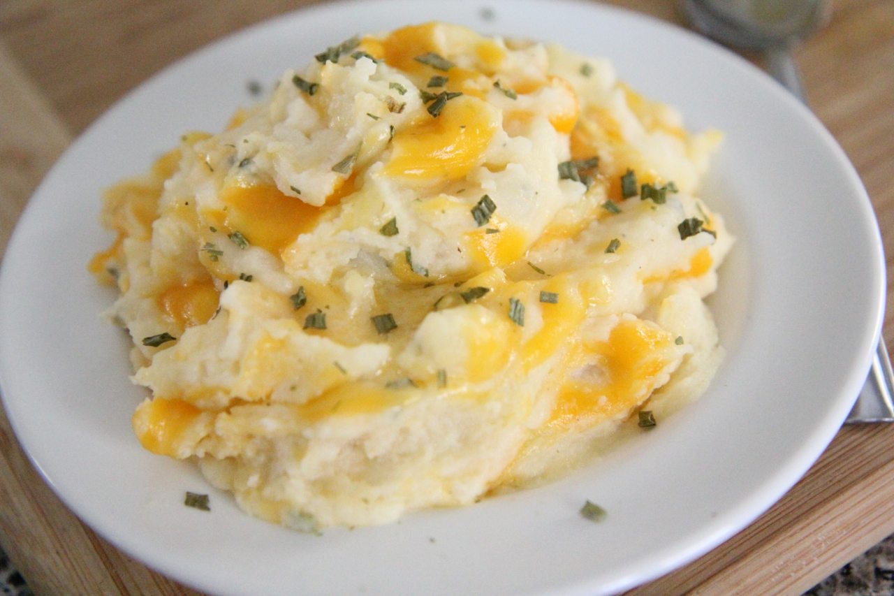 baked sour cream cheddar chives mashed potatoes for a Southern Easter Dinner