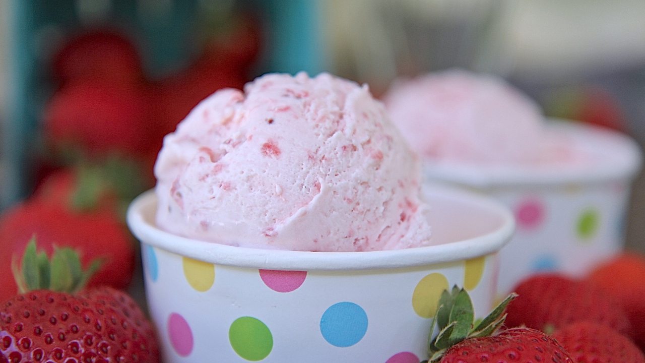 homemade fresh strawberry ice cream