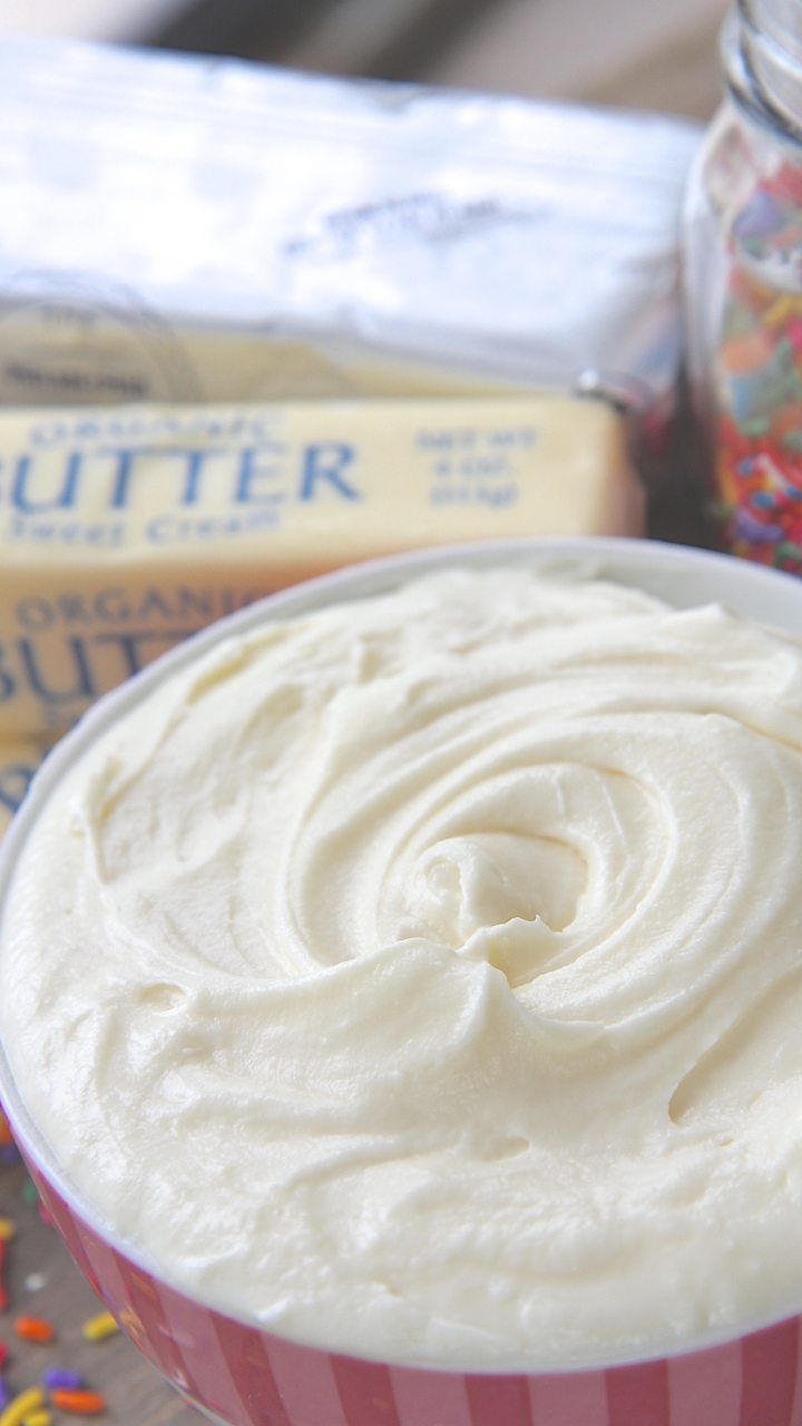 A bowl of cream cheese frosting ready for red velvet cake