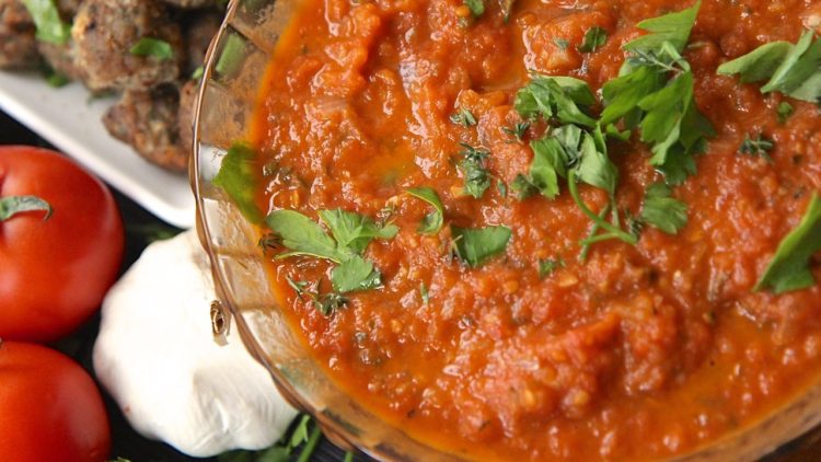 Homemade Tomato Sauce Using Fresh Tomatoes