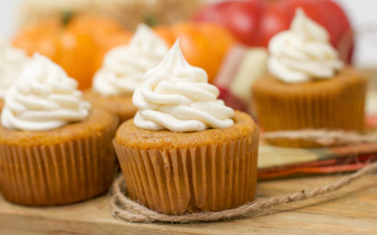Easy Pumpkin Cupcakes w/ Cream Cheese Frosting Divas Can Cook