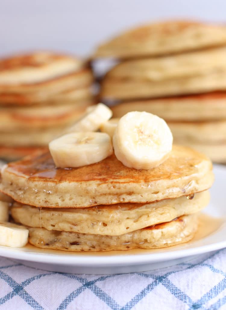 The BEST Banana Pancakes (Fluffy & Addictive)
