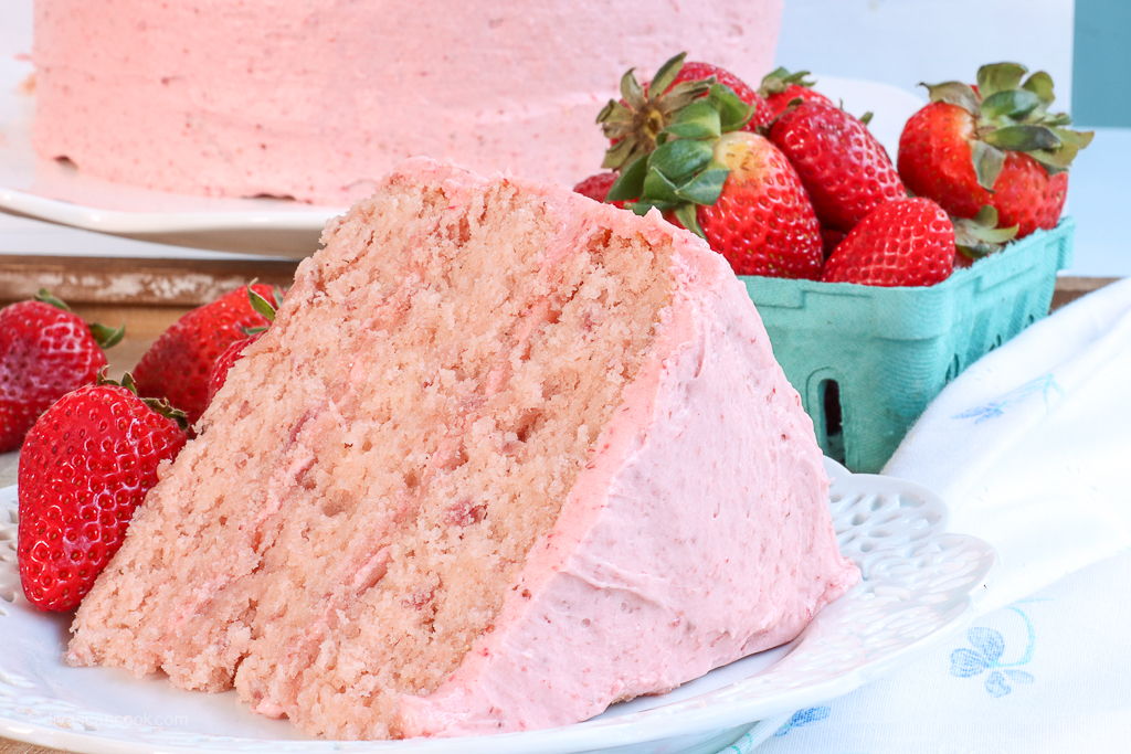 easy fresh strawberry cake recipe