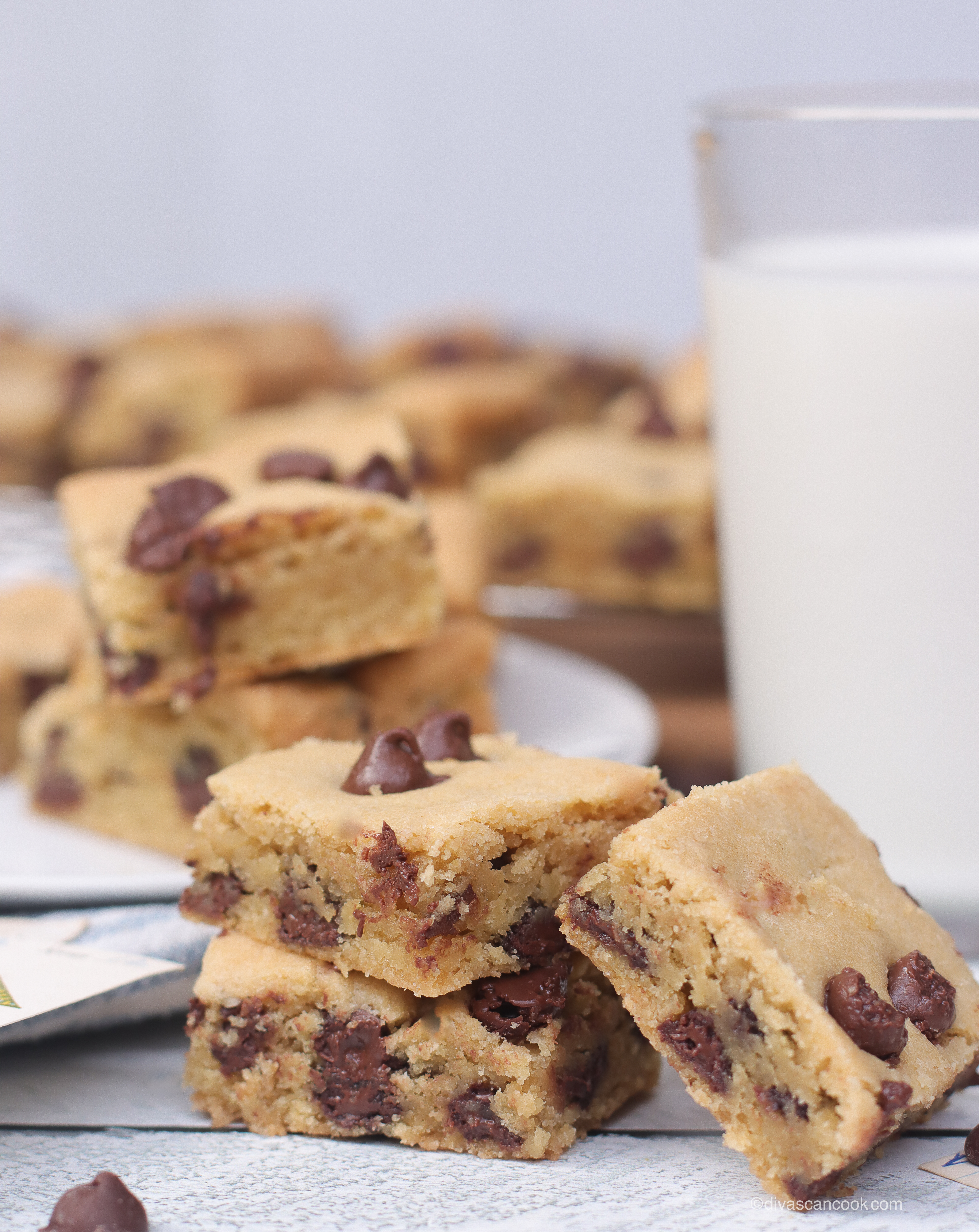 chocolate chip cookie bars