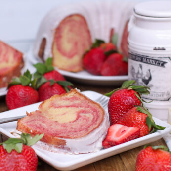 strawberry cream cheese pound cake