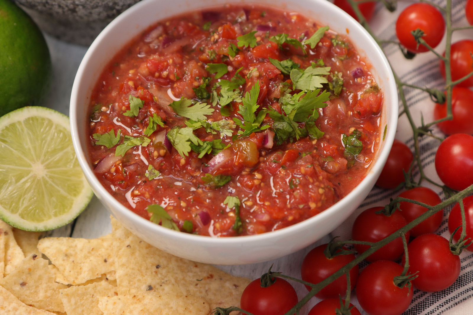 Homemade Salsa Recipe (Fresh, Bold, Better Than Restaurant)